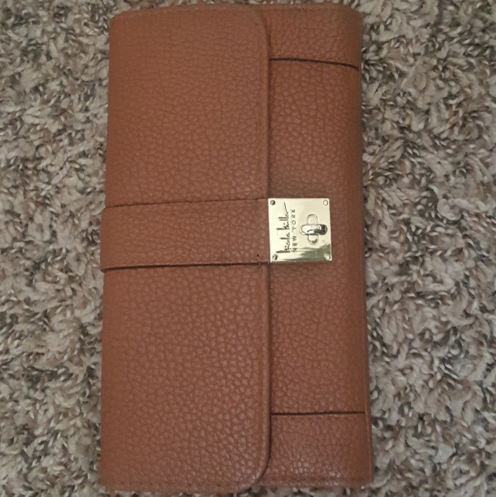 Tan wallet